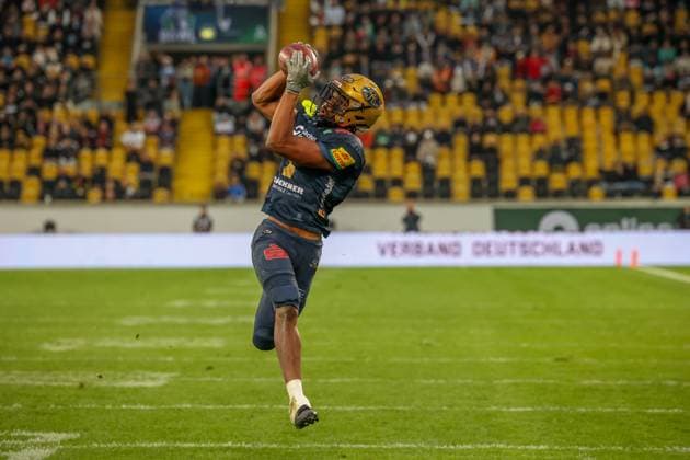 Tyler Hudson (Dresden Monarchs, 7) catch the pass, GFL Bowl 2025 , Dresden Monarchs vs Potsdam Royals, 2025_10_11 , Photo : Foot.Bowl Thomas Sobotzki Copyright: xFootxBowl ThomasxSobotzkix