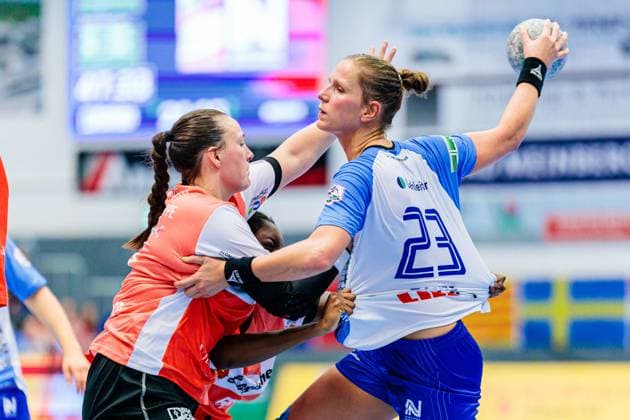 v.l. Diana Magnusdottir (HSG Blomberg-Lippe, 07), Munia Smits Union Neckarsulm, 23) im Zweikampf GER, HSG Blomberg-Lippe vs. Sport-Union Neckarsulm, Handball, 1. Bundesliga Frauen, 5. Spieltag, Spielzeit 2025 2026, 11.10.2025 GER, HSG Blomberg-Lippe vs. Sport-Union Neckarsulm, Handball, 1. Bundesliga Frauen, 5. Spieltag, Spielzeit 2025 2026, 11.10.2025 Blomberg Copyright: xEibner-Pressefoto JanxRollingerx EP_JSK