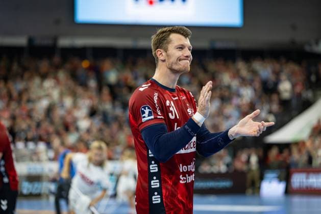 DAIKIN HBL: SG Flensburg-Handewitt vs THW Kiel; 11.10.25 freudig positiv jubelnd Emil Jakobsen (Nr.31, SG Flensburg-Handewitt) DAIKIN HBL: SG Flensburg-Handewitt vs THW Kiel, GP JOULE Arena am 11.10.25 Copyright: xBEAUTIFULxSPORTS MarioxM.xKobergx