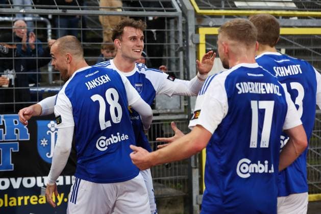 11.10.2025, Fussball, Herren, Regionalliga Nord, 14. Spieltag, VfB Oldenburg - BSV Kickers Emden Torjubel Jubel zum 0:1 durch Felix Göttlicher (blau 2 BSV Kickers Emden)