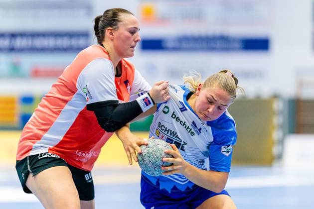 v.l. Diana Magnusdottir (HSG Blomberg-Lippe, 07), Angunn Gudmestad Union Neckarsulm, 07) im Zweikampf GER, HSG Blomberg-Lippe vs. Sport-Union Neckarsulm, Handball, 1. Bundesliga Frauen, 5. Spieltag, Spielzeit 2025 2026, 11.10.2025 GER, HSG Blomberg-Lippe vs. Sport-Union Neckarsulm, Handball, 1. Bundesliga Frauen, 5. Spieltag, Spielzeit 2025 2026, 11.10.2025 Blomberg Copyright: xEibner-Pressefoto JanxRollingerx EP_JSK