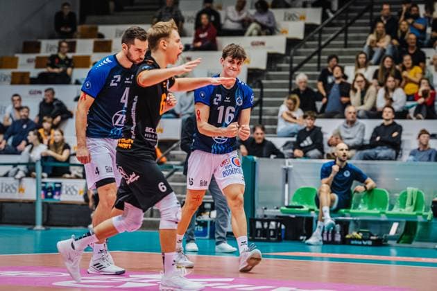 Volleyball Herren Saison 2025 2026 Liga Cup 2025 VfB Friedrichshafen vs. SVG Lüneburg 110.10.2025 Die Mannschaft des VfB Friedrichshafen jubelt
