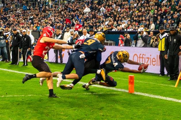 Tyler Hudson (Dresden Monarchs, 07) jumps for his Touchdown Potsdam Royals vs Dresden Monarchs, American Football, German Football League , Finals, 2025, 11.10.2025, Dresden Rudolf-Harbig-Stadion Germany Copyright: xFootxBowl jk.grphyx xJulien-Marix