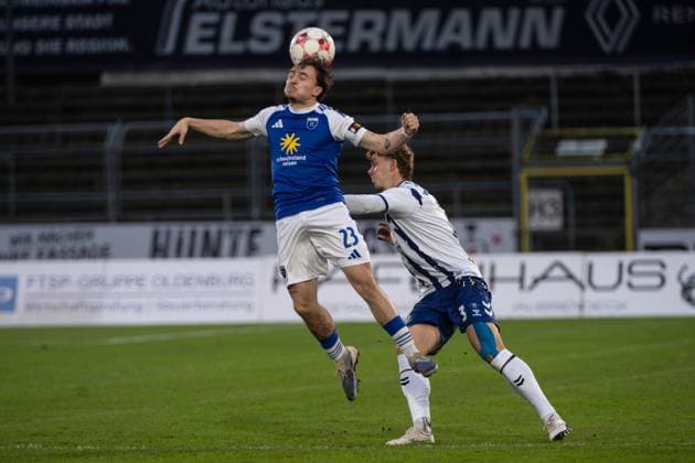 GER, Fussball, RLN, VfB Oldenburg vs BSV Kickers Emden 11.10.2025, Marschwegstadion, Oldenburg, GER, RLN, VfB Oldenburg vs BSV Kickers Emden, DFL regulations prohibit any use of photographs as image sequences and or quasi-video, im Bild Michel EICKSCHLÄGER EICKSCHLAEGER ( BSV Kickers Emden 23 ) Nico MAI ( VfB Oldenburg 3 )