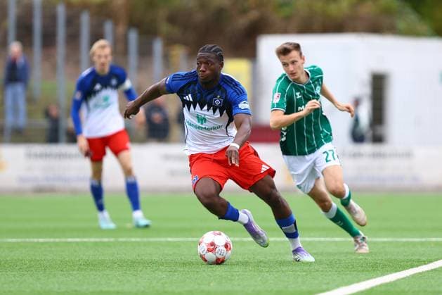15 Kelvin Oluwasijibomi Ojo (Hamburger SV U21, U 21 Fußball I Herren I Regionalliga Nord I Saison 2025-2026 I 14. Spieltag I Hamburger SV U21 - SV Werder Bremen U23 I 11.10.2025 I Stadion Hoheluft