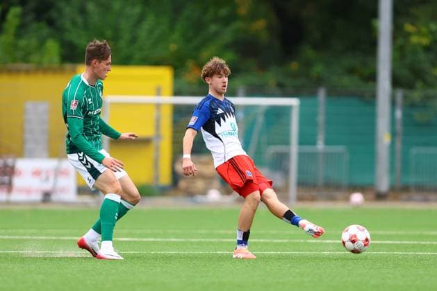 8 Davis Rath (Hamburger SV U21, U 21 , 3 Mats Ole Heitmann (SV Werder Bremen U23) Fußball I Herren I Regionalliga Nord I Saison 2025-2026 I 14. Spieltag I Hamburger SV U21 - SV Werder Bremen U23 I 11.10.2025 I Stadion Hoheluft