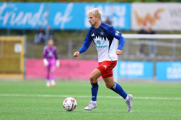 16 Noah Katterbach (Hamburger SV U21, U 21 Fußball I Herren I Regionalliga Nord I Saison 2025-2026 I 14. Spieltag I Hamburger SV U21 - SV Werder Bremen U23 I 11.10.2025 I Stadion Hoheluft