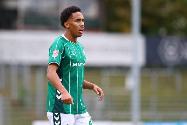 48 Paul Bright Max Erevbenagie (SV Werder Bremen U23) Fußball I Herren I Regionalliga Nord I Saison 2025-2026 I 14. Spieltag I Hamburger SV U21, U 21 - SV Werder Bremen U23 I 11.10.2025 I Stadion Hoheluft