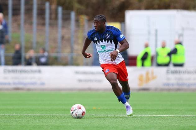 15 Kelvin Oluwasijibomi Ojo (Hamburger SV U21, U 21 Fußball I Herren I Regionalliga Nord I Saison 2025-2026 I 14. Spieltag I Hamburger SV U21 - SV Werder Bremen U23 I 11.10.2025 I Stadion Hoheluft