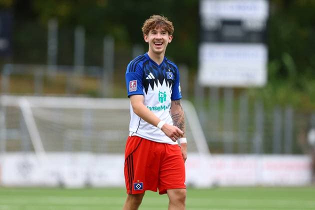8 Davis Rath (Hamburger SV U21, U 21 Fußball I Herren I Regionalliga Nord I Saison 2025-2026 I 14. Spieltag I Hamburger SV U21 - SV Werder Bremen U23 I 11.10.2025 I Stadion Hoheluft