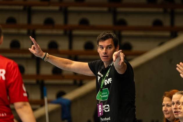 Nico Kiener (Frisch Auf Goeppingen, Cheftrainer), Frisch Auf Goeppingen Frauen vs. Thueringer HC, Handball, Bundesliga, 05. Spieltag, Saison 2025 2026, 11.10.2025, Frisch Auf Goeppingen Frauen vs. Thueringer HC, Handball, Bundesliga, 05. Spieltag, Saison 2025 2026, 11.10.2025 Goeppingen Copyright: xEibner-Pressefoto MaxxVogelx EP_MVL