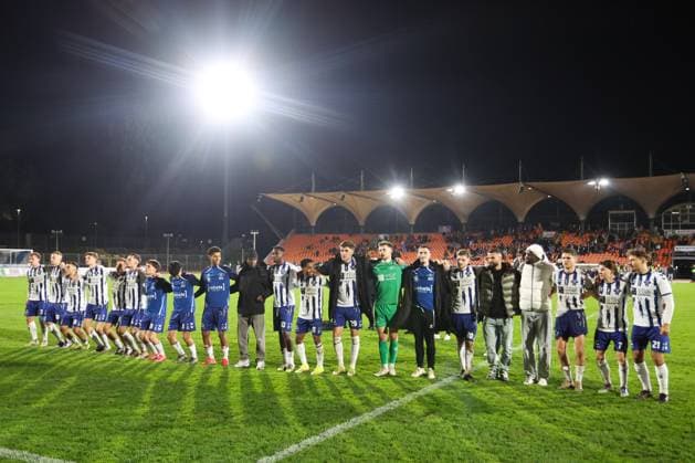 11.10.2025, Fussball, Herren, Regionalliga Nord, 14. Spieltag, VfB Oldenburg - BSV Kickers Emden Oldenburg feiert den Heimsieg
