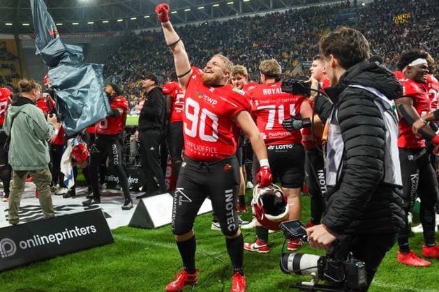 Max Stigler (Potsdam Royals, 90) ist happy, GFL Bowl 2025 , Dresden Monarchs vs Potsdam Royals, 2025_10_11 , Photo : Foot.Bowl Thomas Sobotzki Copyright: xFootxBowl ThomasxSobotzkix