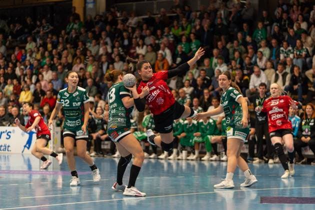Aylin Bornhardt (Frisch Auf Goeppingen, 13) und Giulia Guariero (Thueringer HC, 13), Frisch Auf Goeppingen Frauen vs. Thueringer HC, Handball, Bundesliga, 05. Spieltag, Saison 2025 2026, 11.10.2025, Frisch Auf Goeppingen Frauen vs. Thueringer HC, Handball, Bundesliga, 05. Spieltag, Saison 2025 2026, 11.10.2025 Goeppingen Copyright: xEibner-Pressefoto MaxxVogelx EP_MVL