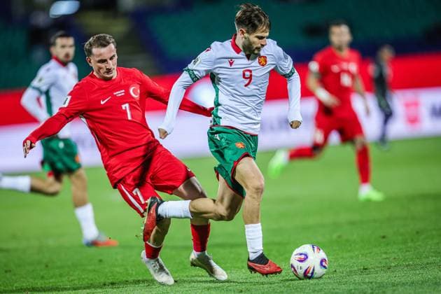 Football - World Cup Qualifiers - Group Stage - Group E - Bulgaria - Turkey - 04.09.2025 Kristiyan Stoyanov of Bulgaria and Kerem AktürkoÄülu of Turkey in action during World Cup Qualifiers group stage match between Bulgaria and Turkey Bulgaria Copyright: xYulianxTodorovx