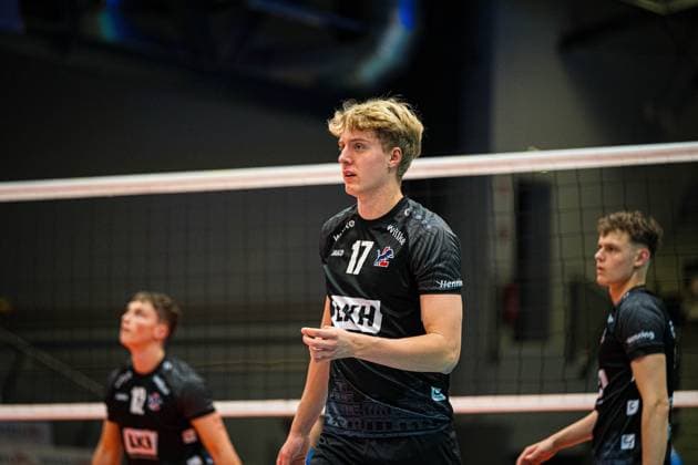 Volleyball I Herren I Saison 2025 2026 I Volleyball Bundesliga Ligacup I VfB Friedrichshafen - SVG Lüenburg I 11.10.2025 Axel Valentin Enlund (17, SVG Lüneburg) Einzelbild beim Einschlagen Copyright: xLobeca Bjorn-OlexKehmx