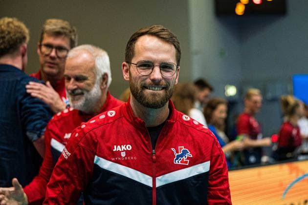 Volleyball I Herren I Saison 2025 2026 I Volleyball Bundesliga Ligacup I VfB Friedrichshafen - SVG Lüenburg I 11.10.2025 Tyler Koslowsky (Co-Trainer, SVG Lüneburg) Einzelbild Copyright: xLobeca Bjorn-OlexKehmx