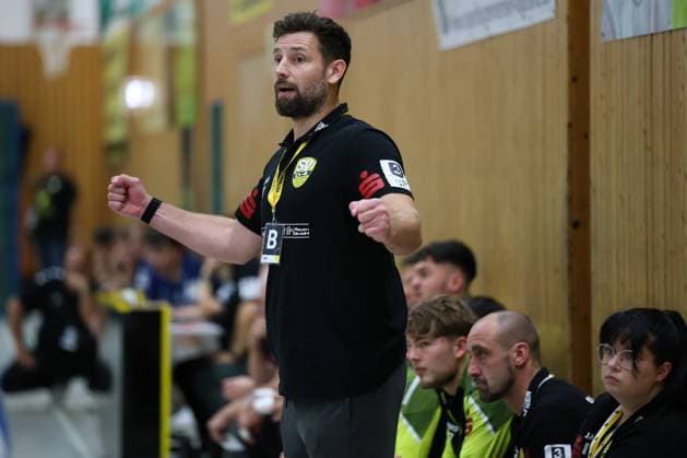 11.10.2025, Handball, Männer, 3. Liga Staffel Nord-Ost Saison 2025 2026, 8. Spieltag, SV 04 Plauen-Oberlosa - HSG Ostsee N G Ladislav Brykner (Trainer SV Plauen-Oberlosa) Plauen Kurt-Helbig-Sporthalle Sachsen Deutschland