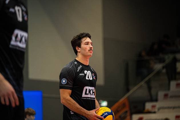 Volleyball I Herren I Saison 2025 2026 I Volleyball Bundesliga Ligacup I VfB Friedrichshafen - SVG Lüenburg I 11.10.2025 Ethan Robert Champlin (20, SVG Lüneburg) beim Einschlagen Copyright: xLobeca Bjorn-OlexKehmx