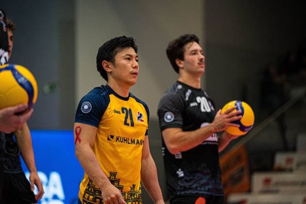 Volleyball I Herren I Saison 2025 2026 I Volleyball Bundesliga Ligacup I VfB Friedrichshafen - SVG Lüenburg I 11.10.2025 Sho Takahashi (21, SVG Lüneburg) beim Einschlagen Copyright: xLobeca Bjorn-OlexKehmx