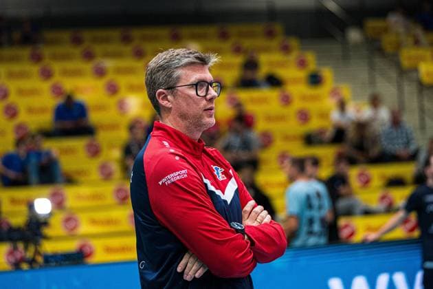 Volleyball I Herren I Saison 2025 2026 I Volleyball Bundesliga Ligacup I VfB Friedrichshafen - SVG Lüenburg I 11.10.2025 Stefan Hübner Headcoach (SVG Lüneburg) Einzelbild Copyright: xLobeca Bjorn-OlexKehmx