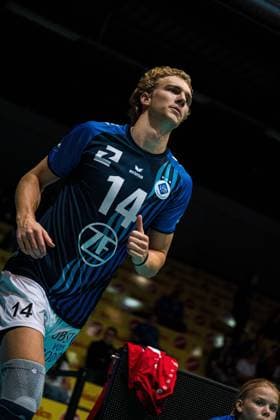 Volleyball I Herren I Saison 2025 2026 I Volleyball Bundesliga Ligacup I VfB Friedrichshafen - SVG Lüenburg I 11.10.2025 Parker James Van Buren (14, VfB Friedrichshafen) beim Einlaufen Copyright: xLobeca Bjorn-OlexKehmx