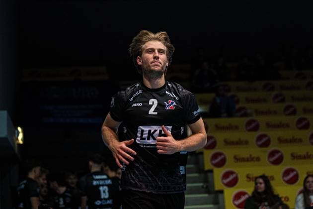 Volleyball I Herren I Saison 2025 2026 I Volleyball Bundesliga Ligacup I VfB Friedrichshafen - SVG Lüenburg I 11.10.2025 Daniel Gruvaeus (2, SVG Lüneburg) beim Einlaufen Copyright: xLobeca Bjorn-OlexKehmx