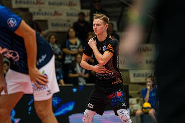 Volleyball I Herren I Saison 2025 2026 I Volleyball Bundesliga Ligacup I VfB Friedrichshafen - SVG Lüenburg I 11.10.2025 Jackson Clifford Howe (6, SVG Lüneburg) in der Annahme Copyright: xLobeca Bjorn-OlexKehmx