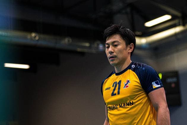 Volleyball I Herren I Saison 2025 2026 I Volleyball Bundesliga Ligacup I VfB Friedrichshafen - SVG Lüenburg I 11.10.2025 Sho Takahashi (21, SVG Lüneburg) Einzelbild in der Auszeit Copyright: xLobeca Bjorn-OlexKehmx