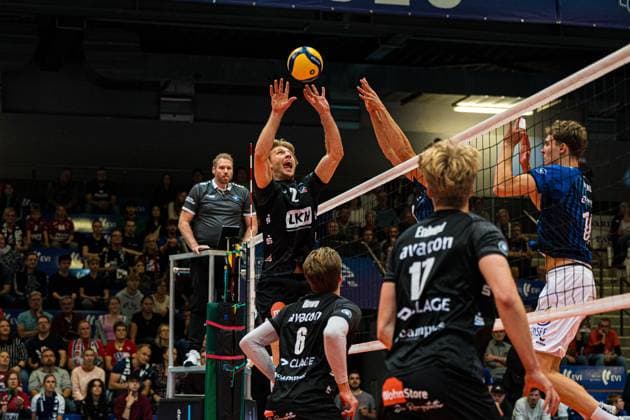 Volleyball I Herren I Saison 2025 2026 I Volleyball Bundesliga Ligacup I VfB Friedrichshafen - SVG Lüenburg I 11.10.2025 Daniel Gruvaeus (2, SVG Lüneburg) im Zuspiel Copyright: xLobeca Bjorn-OlexKehmx