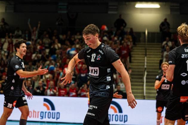 Volleyball I Herren I Saison 2025 2026 I Volleyball Bundesliga Ligacup I VfB Friedrichshafen - SVG Lüenburg I 11.10.2025 Santeri Riku Matias Välimaa (12, SVG Lüneburg) gestikuliert nach einem Punkt Copyright: xLobeca Bjorn-OlexKehmx