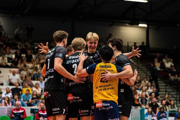 Volleyball I Herren I Saison 2025 2026 I Volleyball Bundesliga Ligacup I VfB Friedrichshafen - SVG Lüenburg I 11.10.2025 SVG Lüneburg jubelt Copyright: xLobeca Bjorn-OlexKehmx