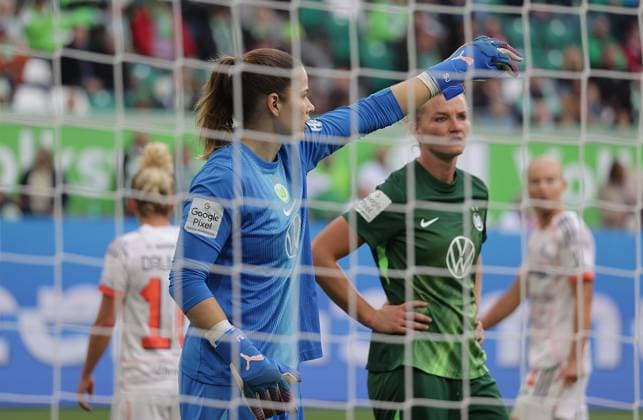 Stina Johannes (VfL Wolfsburg) Fussball, Frauen, Saison 2025 2026, 1.Liga, Google Pixel Frauen-Bundesliga, VfL Wolfsburg gegen FC Bayern Muenchen, 1-3 DFL REGULATIONS PROHIBIT ANY USE OF PHOTOGRAPHS AS IMAGE SEQUENCES AND OR QUASI-VIDEO.
