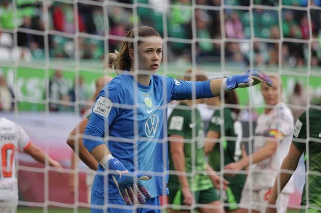 Stina Johannes (VfL Wolfsburg) Fussball, Frauen, Saison 2025 2026, 1.Liga, Google Pixel Frauen-Bundesliga, VfL Wolfsburg gegen FC Bayern Muenchen, 1-3 DFL REGULATIONS PROHIBIT ANY USE OF PHOTOGRAPHS AS IMAGE SEQUENCES AND OR QUASI-VIDEO.