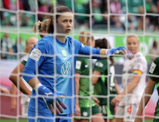 Stina Johannes (VfL Wolfsburg) Fussball, Frauen, Saison 2025 2026, 1.Liga, Google Pixel Frauen-Bundesliga, VfL Wolfsburg gegen FC Bayern Muenchen, 1-3 DFL REGULATIONS PROHIBIT ANY USE OF PHOTOGRAPHS AS IMAGE SEQUENCES AND OR QUASI-VIDEO.