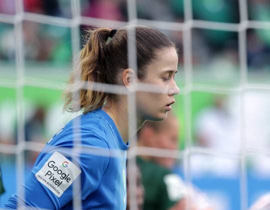 Stina Johannes (VfL Wolfsburg) Fussball, Frauen, Saison 2025 2026, 1.Liga, Google Pixel Frauen-Bundesliga, VfL Wolfsburg gegen FC Bayern Muenchen, 1-3 DFL REGULATIONS PROHIBIT ANY USE OF PHOTOGRAPHS AS IMAGE SEQUENCES AND OR QUASI-VIDEO.