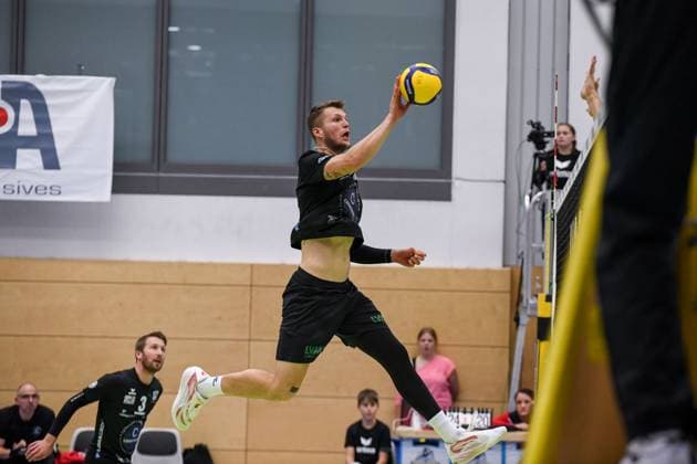 Georg Schäfer Halle, CERATONIA Volleys Eltmann vs. L.E. Volleys Germany ,Eltmann, Georg Schäfer Halle - 11 Oct 2025 - 2.Bundesliga, Volleyball - CERATONIA Volleys Eltmann vs. L.E. Volleys Image: Melf Urban (VC Eltmann, 10) quick spiking the ball. Eltmann Georg Schäfer Halle Bayern Germany Copyright: xPresseFotoxEvans xRyanxEvansx