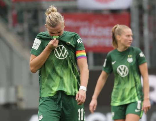 Alexandra Popp (VfL Wolfsburg) Fussball, Frauen, Saison 2025 2026, 1.Liga, Google Pixel Frauen-Bundesliga, VfL Wolfsburg gegen FC Bayern Muenchen, 1-3 DFL REGULATIONS PROHIBIT ANY USE OF PHOTOGRAPHS AS IMAGE SEQUENCES AND OR QUASI-VIDEO.