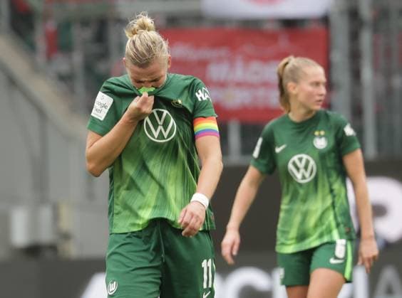 Alexandra Popp (VfL Wolfsburg) Fussball, Frauen, Saison 2025 2026, 1.Liga, Google Pixel Frauen-Bundesliga, VfL Wolfsburg gegen FC Bayern Muenchen, 1-3 DFL REGULATIONS PROHIBIT ANY USE OF PHOTOGRAPHS AS IMAGE SEQUENCES AND OR QUASI-VIDEO.