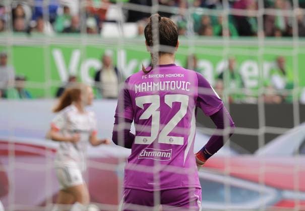 Ena Mahmutovic (FC Bayern Muenchen) Fussball, Frauen, Saison 2025 2026, 1.Liga, Google Pixel Frauen-Bundesliga, VfL Wolfsburg gegen FC Bayern Muenchen, 1-3 DFL REGULATIONS PROHIBIT ANY USE OF PHOTOGRAPHS AS IMAGE SEQUENCES AND OR QUASI-VIDEO.