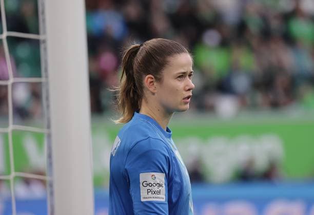 Stina Johannes (VfL Wolfsburg) Fussball, Frauen, Saison 2025 2026, 1.Liga, Google Pixel Frauen-Bundesliga, VfL Wolfsburg gegen FC Bayern Muenchen, 1-3 DFL REGULATIONS PROHIBIT ANY USE OF PHOTOGRAPHS AS IMAGE SEQUENCES AND OR QUASI-VIDEO.