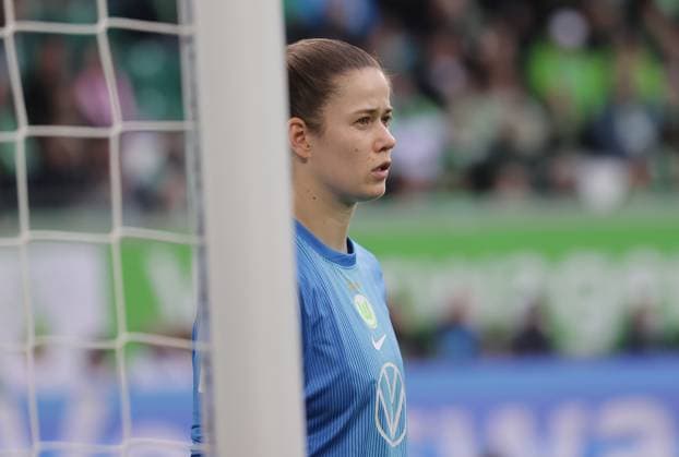 Stina Johannes (VfL Wolfsburg) Fussball, Frauen, Saison 2025 2026, 1.Liga, Google Pixel Frauen-Bundesliga, VfL Wolfsburg gegen FC Bayern Muenchen, 1-3 DFL REGULATIONS PROHIBIT ANY USE OF PHOTOGRAPHS AS IMAGE SEQUENCES AND OR QUASI-VIDEO.