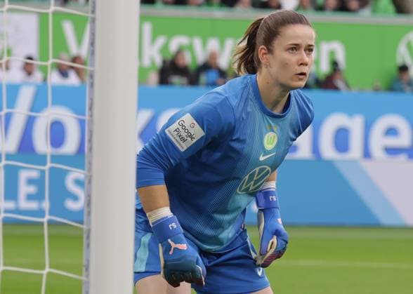 Stina Johannes (VfL Wolfsburg) Fussball, Frauen, Saison 2025 2026, 1.Liga, Google Pixel Frauen-Bundesliga, VfL Wolfsburg gegen FC Bayern Muenchen, 1-3 DFL REGULATIONS PROHIBIT ANY USE OF PHOTOGRAPHS AS IMAGE SEQUENCES AND OR QUASI-VIDEO.