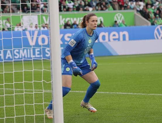 Stina Johannes (VfL Wolfsburg) Fussball, Frauen, Saison 2025 2026, 1.Liga, Google Pixel Frauen-Bundesliga, VfL Wolfsburg gegen FC Bayern Muenchen, 1-3 DFL REGULATIONS PROHIBIT ANY USE OF PHOTOGRAPHS AS IMAGE SEQUENCES AND OR QUASI-VIDEO.