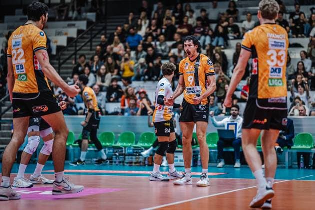 Volleyball Herren Saison 2025 2026 Liga Cup 2025 Berlin Recycling Volleys vs. WWK Volleys Herrsching 11.10.2025 Nolan Flexen ( 9 Berlin Recycling Volleys) jubelt