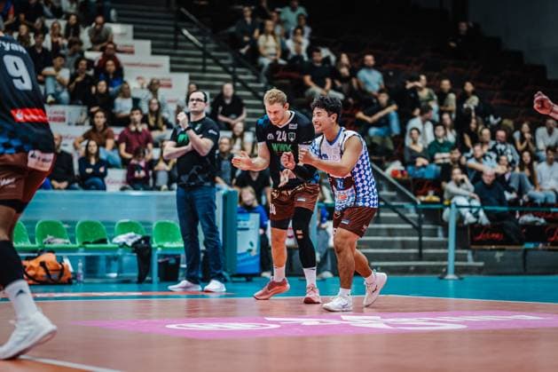 Volleyball Herren Saison 2025 2026 Liga Cup 2025 Berlin Recycling Volleys vs. WWK Volleys Herrsching 11.10.2025 Keisuke Matsuo ( 15 WWK Volleys Herrsching) jubelt