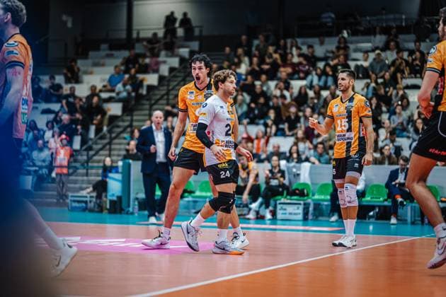 Volleyball Herren Saison 2025 2026 Liga Cup 2025 Berlin Recycling Volleys vs. WWK Volleys Herrsching 11.10.2025 Die Mannschaft der BR Volleys jubelt