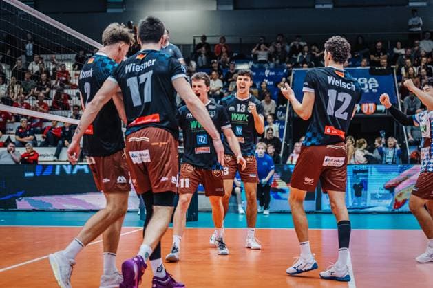 Volleyball Herren Saison 2025 2026 Liga Cup 2025 Berlin Recycling Volleys vs. WWK Volleys Herrsching 11.10.2025 Die Mannschaft der WWK Volleys Herrsching jubelt