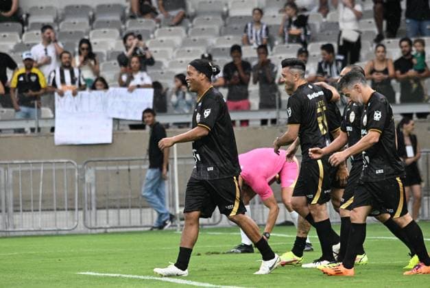 challenge of the giants Belo Horizonte (MG), 10 11 2025 - football challenge giants - Ronaldinho Gaucho player during the match between the Challenge of the Giants, held at the Mineirao stadium, in the city of Belo Horizonte, this Saturday, October 11, 2025. (Foto: Paulo Ti Thenews2 imago images) SPO  Copyright: xPauloxTix
