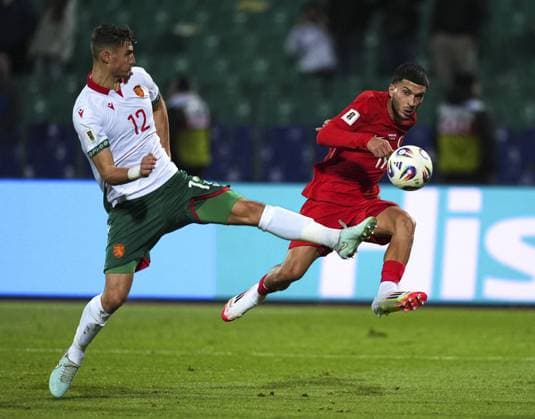 Bulgaria v Turkiye - 2026 FIFA World Cup, WM, Weltmeisterschaft, Fussball European Qualifiers SOFIA, BULGARIA - OCTOBER 11: Oguz Aydin (R) of Turkiye in action against Rosen Bozhinov (12) of Bulgaria during the 2026 FIFA World Cup European Qualifier Group E match between Bulgaria and Turkiye at Vasil Levski National Stadium in Sofia, Bulgaria on October 11, 2025. Mehmet Emin Menguarslan Anadolu Sofia Bulgaria. Editorial use only. Please get in touch for any other usage.  Copyright: x2025xAnadoluxMehmetxEminxMenguarslanx